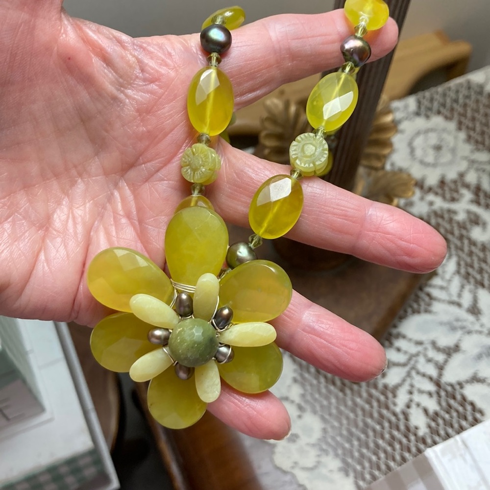 Artisan Green Necklace and matching earrings, Elegant Design - Picture 6 of 8